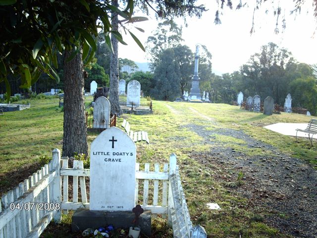 Little Doaty's grave at Blackwood Cemetery, 2008